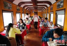 ไอเดียแจ่ม! เปลี่ยนรถไฟเก่าให้กลายเป็น “โรงอาหารสุดวินเทจ”