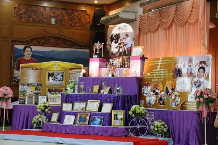 คุรุสภา เตรียมมอบรางวัลคุณครูดีเด่น ประจำปี 2559 คุรุสภา เตรียมมอบรางวัลคุณครูดีเด่น ประจำปี 2559