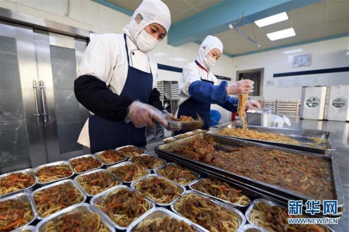 บุกหลังครัวสนามบินนานาชาติจีน!ส่องอาหารที่ใช้เสิร์ฟในเทศกาลตรุษจีน บุกหลังครัวสนามบินนานาชาติจีน!ส่องอาหารที่ใช้เสิร์ฟในเทศกาลตรุษจีน