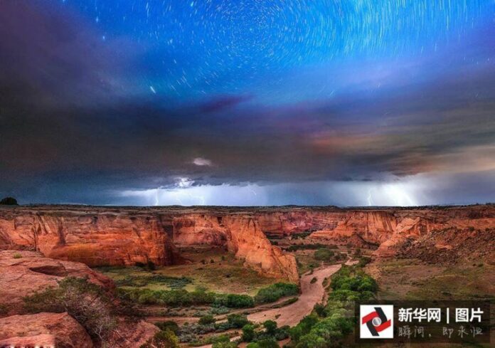 ทางช้างเผือกที่แต่งแต้มท้องฟ้ายามราตรีในสหรัฐฯ