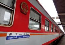 สะดวกรวดเร็ว! ผู้โดยสารแห่นั่งรถไฟข้ามแดนจีน-เวียดนาม สะดวกรวดเร็ว! ผู้โดยสารแห่นั่งรถไฟข้ามแดนจีน-เวียดนาม