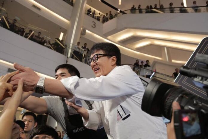 “เฉินหลง” ควัก 2.4 ล้าน บริจาคช่วยน้ำท่วมใต้