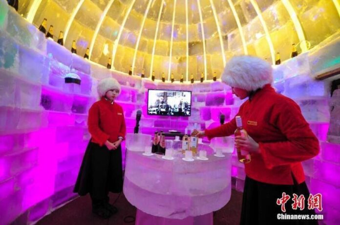 ไอเดียใหม่！“ร้านเหล้าสุดหนาว” ทั้งร้านทำจากน้ำแข็ง