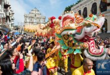 รื่นเริง! เชิดมังกรฉลองตรุษจีนในมาเก๊า 2017