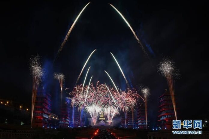 วัดฝอกวงซานจัดแสดงแสงสีสุดอลังการ!