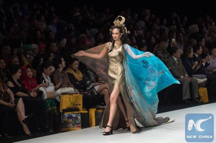 งามล้ำเหลือ! อินโดนีเซียแฟชั่นวีค 2017