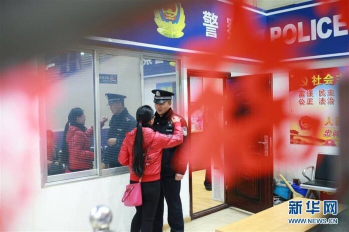 คู่ชีวิตร่วมอุดมการณ์！เรื่องราวของสามีภรรยาตำรวจรถไฟจีน