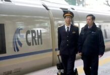 เติบโตไปด้วยกัน! ครอบครัวที่มีวาสนาผูกพันกับรถไฟจีน เติบโตไปด้วยกัน!ครอบครัวที่มีวาสนาผูกพันกับรถไฟจีน