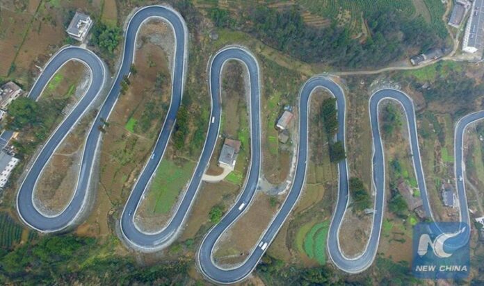 สุดยอดถนนซิกแซก “10 โค้ง”