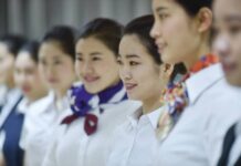 หวังเหินฟ้า! บัณฑิตจีนเข้าคิวสมัครแอร์โฮสเตส-สจ๊วต