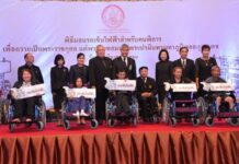 พก.มอบรถเข็นไฟฟ้าสำหรับคนพิการ ถวายเป็นพระราชกุศลแด่พระบาทสทเด็จพระปรมินทรมหาภูมิพลอดุลยเดช