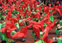ประเพณีแห่“สาวหนอนไหม” ในงานวัดสไตล์จีน