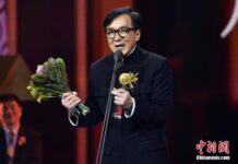 เฉินหลงได้รับรางวัลชาวจีนยอดเยี่ยม