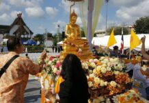 สรงน้ำ พระพุทธสิหิงค์ ช่วงสงกรานต์