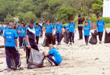 สโมสรไลออนส์ ร่วม อ.สัตหีบ เก็บขยะตามแนวชายหาดวันสิ่งแวดล้อมโลก