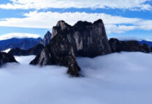 คลื่นหมอกหนาห่มคลุมขุนเขา ‘ฮว่าซาน’ สวยชวนฝันยามสารทฤดู