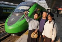 ทางรถไฟจีน-ลาวขนส่งผู้โดยสารข้ามพรมแดนกว่า 480,000 คนใน 2 ปี